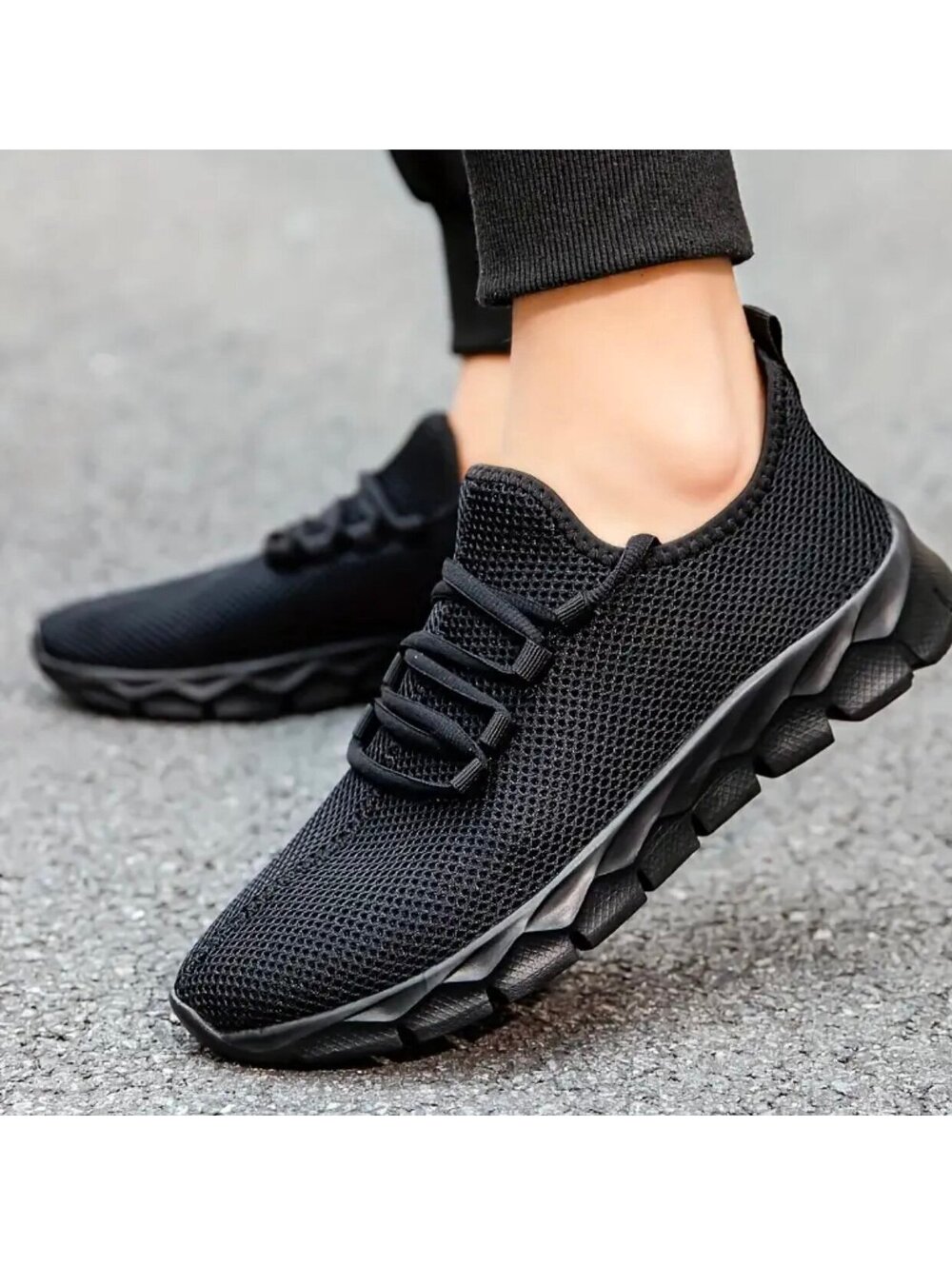New - Men's Stylish - Comfortable - Athletic Sneakers - Size 10.5